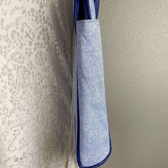 Clinique Gift Bag EUC - Picture 4 of 6